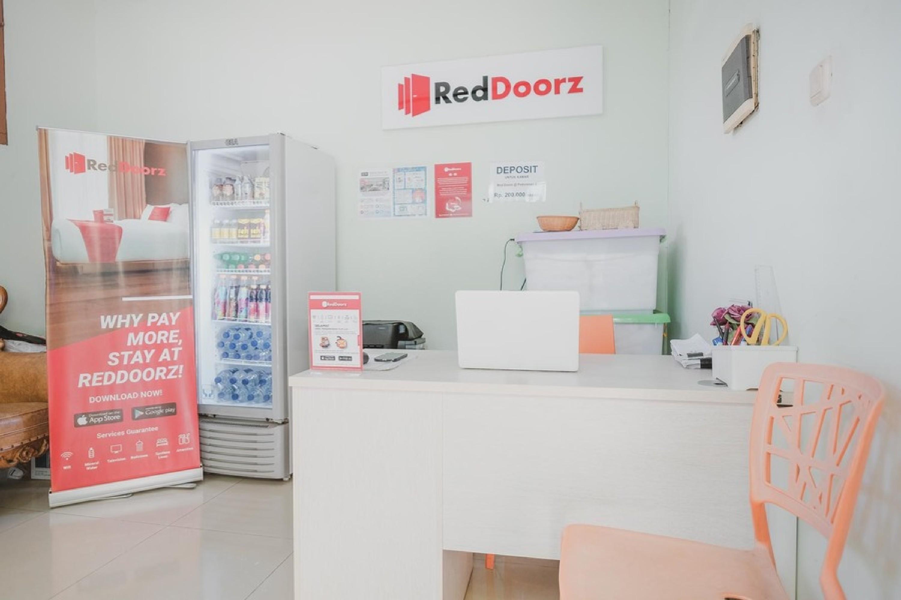 Reddoorz Plus @ Karet Pedurenan 3 Jakarta Eksteriør bilde