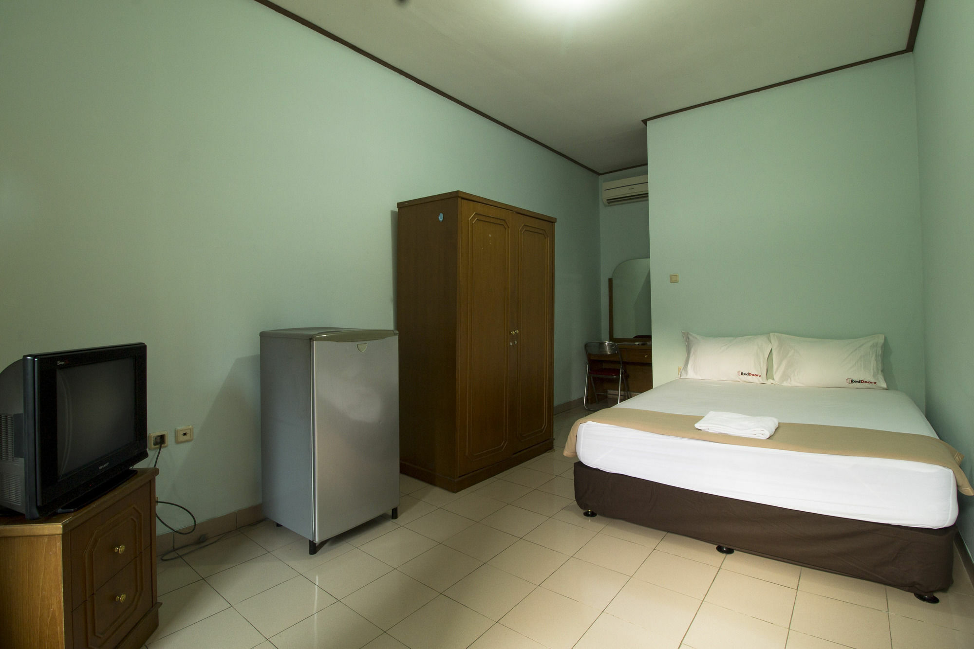 Reddoorz Plus @ Karet Pedurenan 3 Jakarta Eksteriør bilde