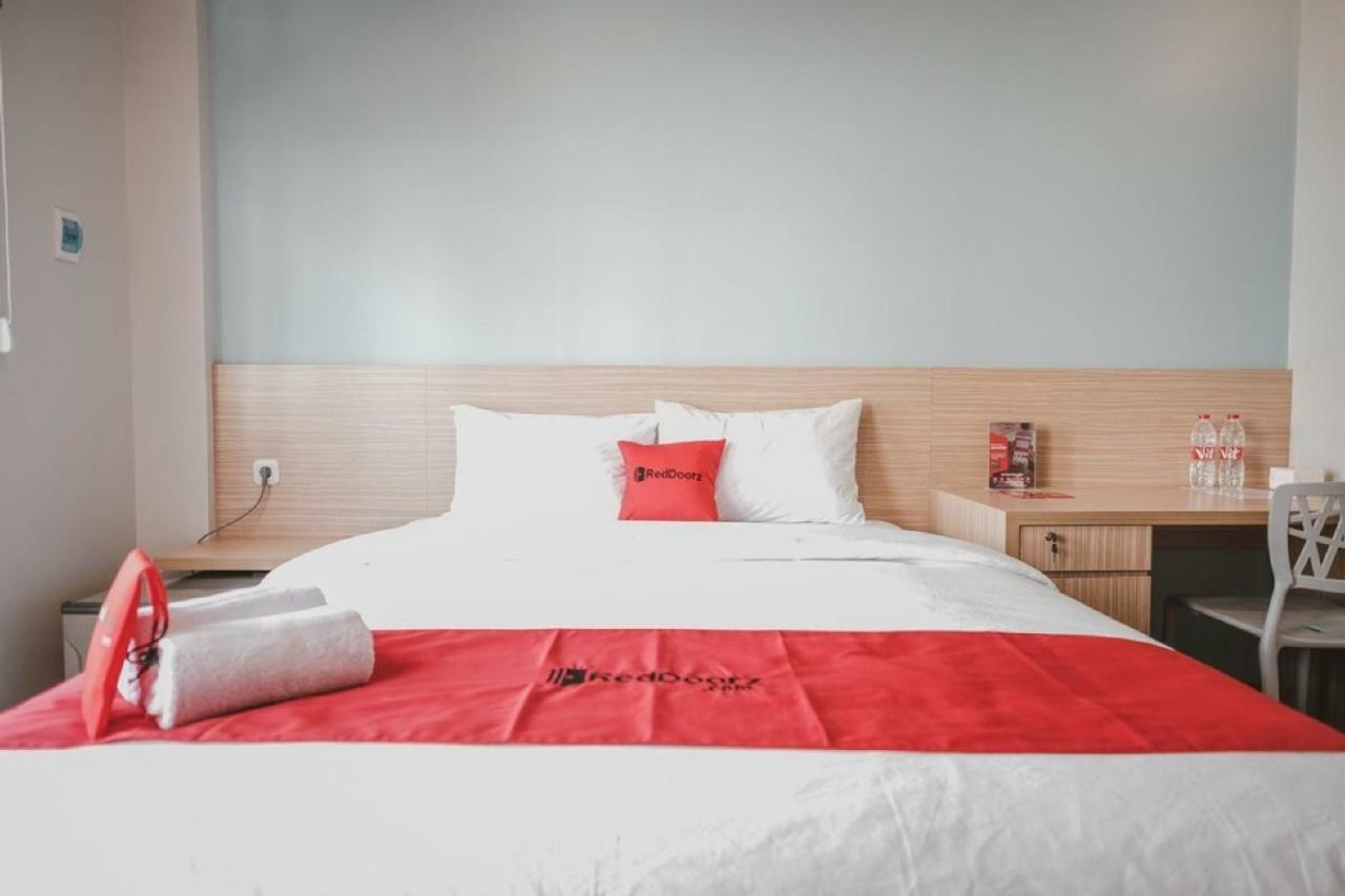 Reddoorz Plus @ Karet Pedurenan 3 Jakarta Eksteriør bilde